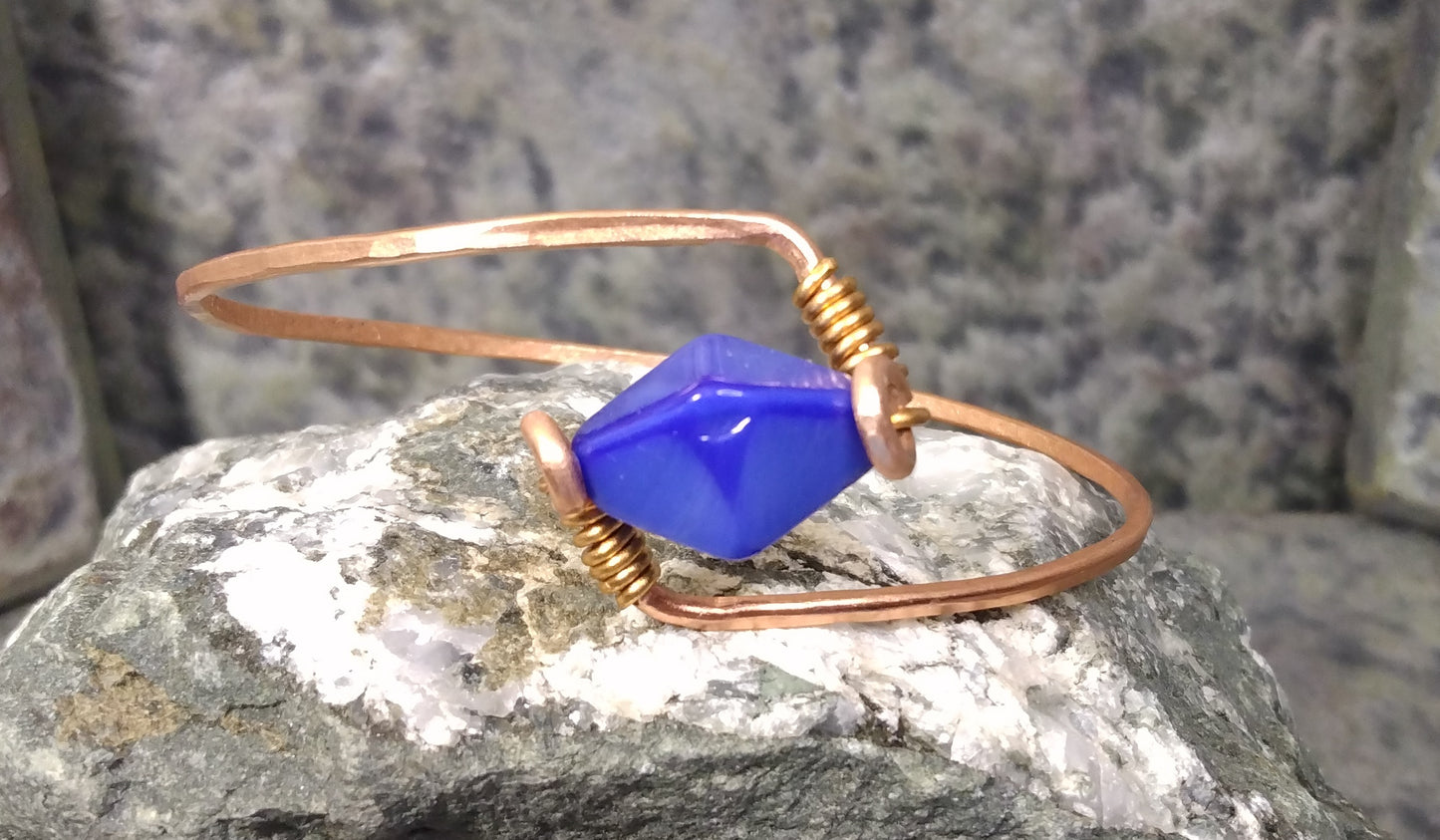 Bicone bead bangle blue