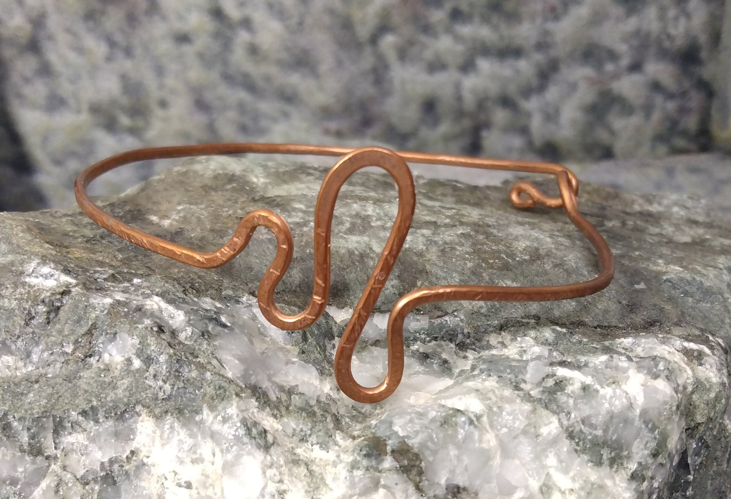 Squiggle line copper wire bangle bracelet